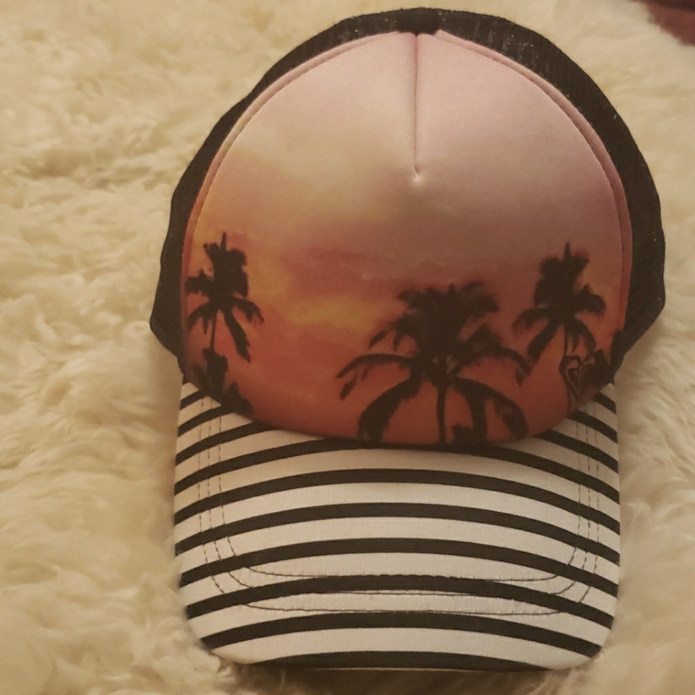 Roxy hat snap back